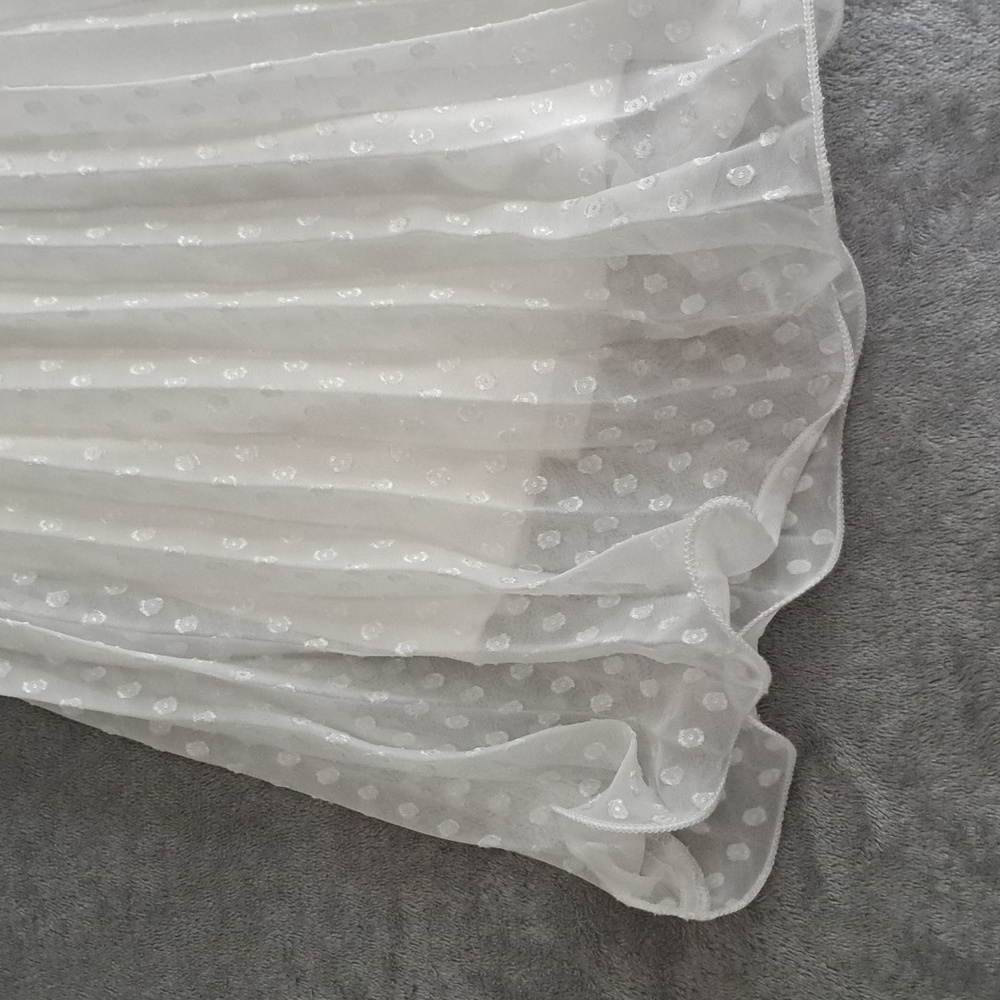 Zunie White Dress with Delicate Details - Picture 2 of 7